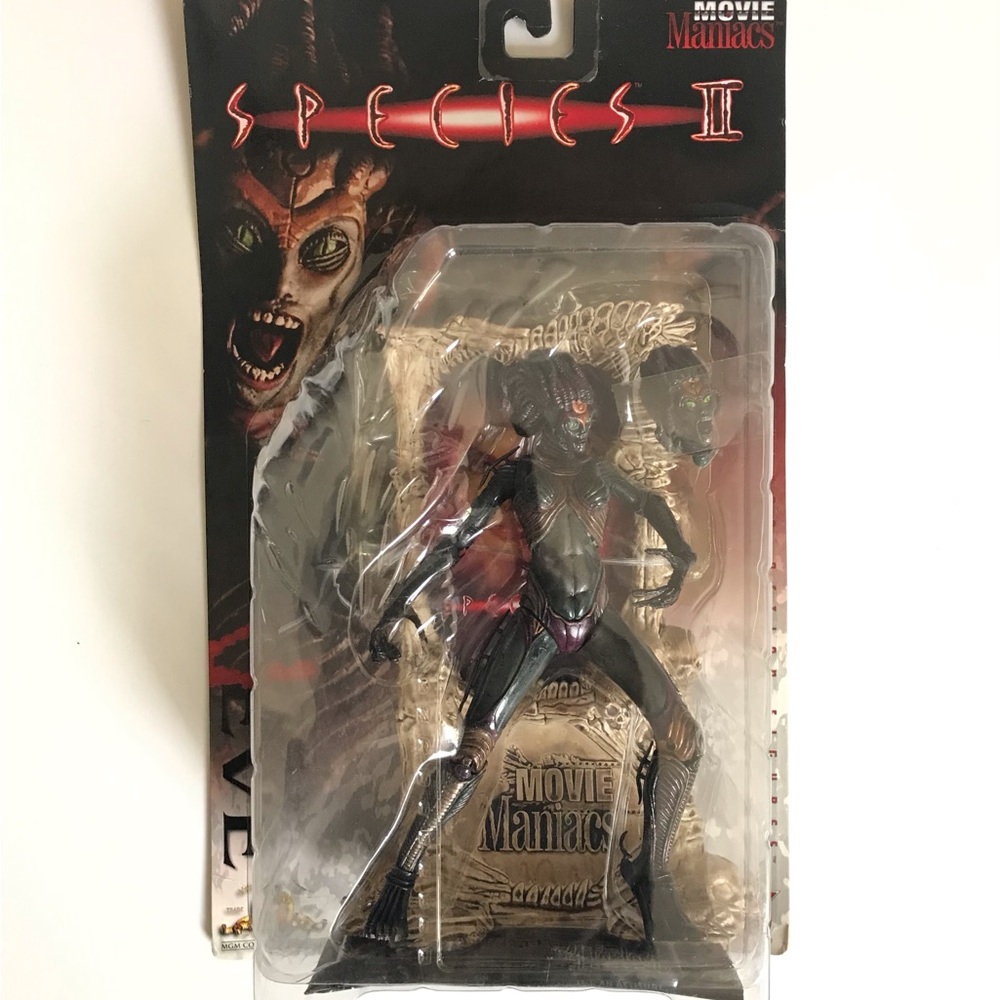 McFarlane Toys Species II EVE movie maniacs figure NEW IN BOX! ~OFFERS WELCOME~